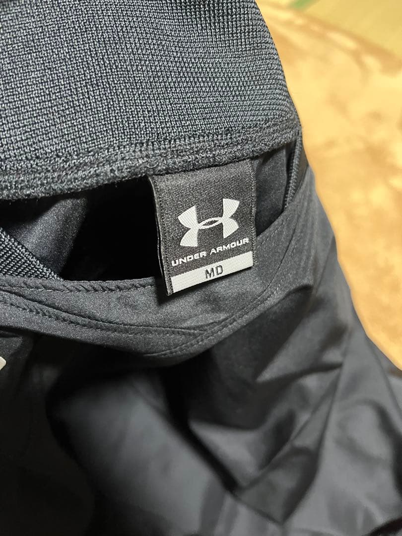 UNDER ARMOUR ブラック ウィンドブレーカー MD