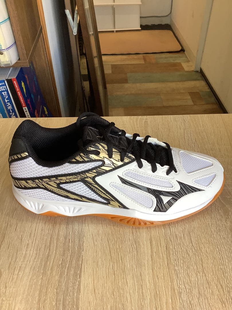 MIZUNO バレーボールシューズ サンダーブレード3 白黒ゴールド 24.5