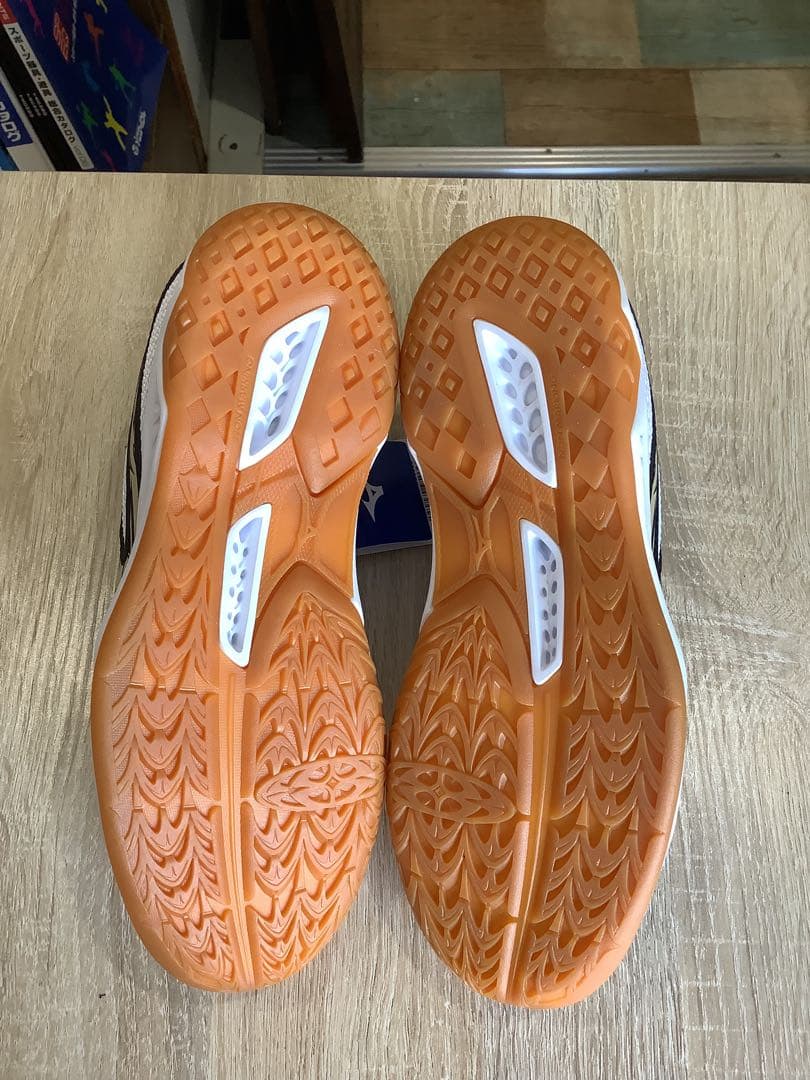 MIZUNO バレーボールシューズ サンダーブレード3 白黒ゴールド 24.5