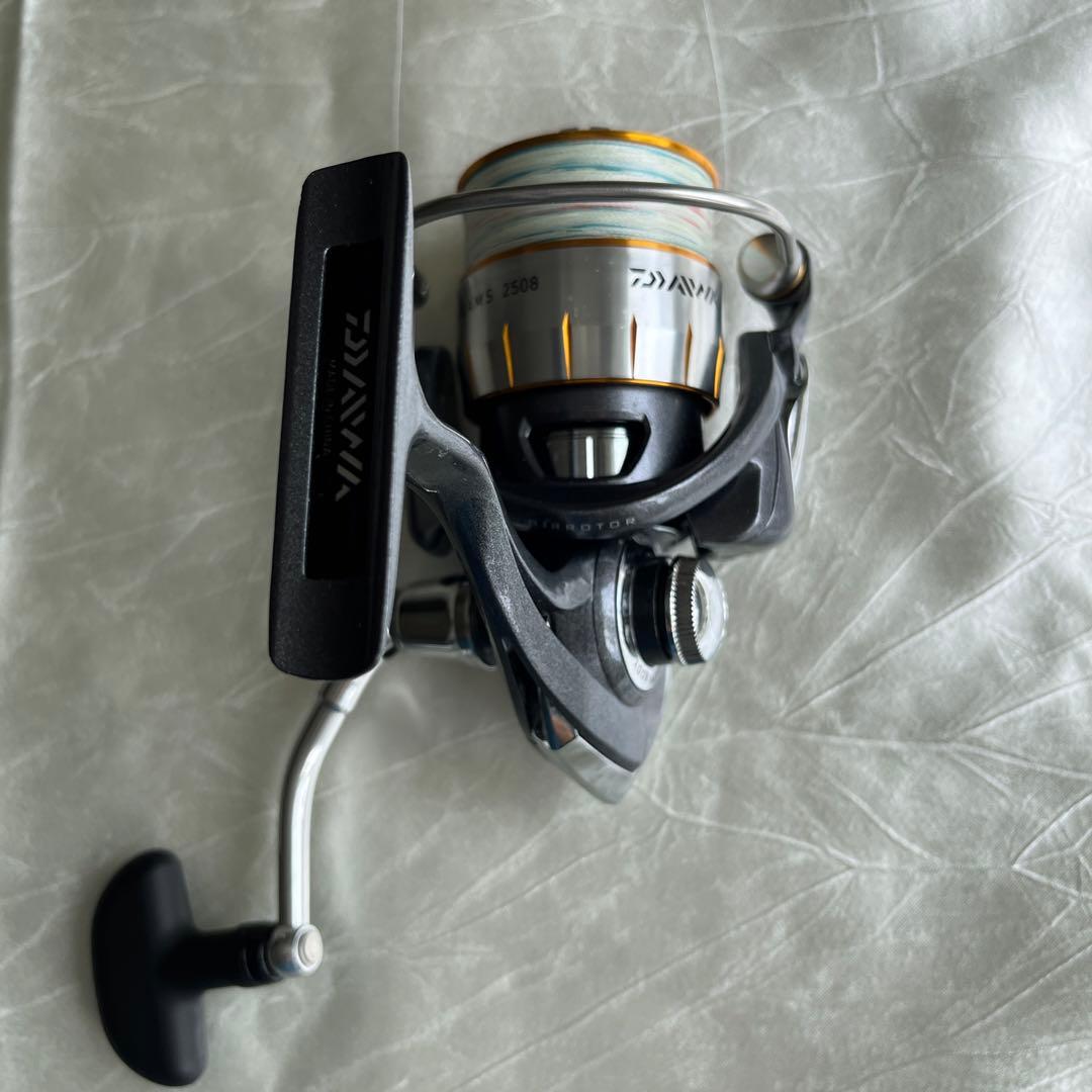 Daiwa FREAMS 2508 AIRROTOR REAL 釣り用リール