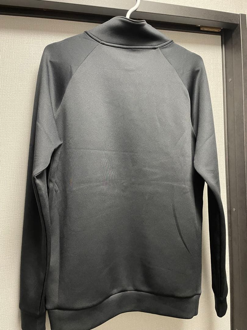 【タッツー】アンダーアーマー ブラックジャケット M 美品！