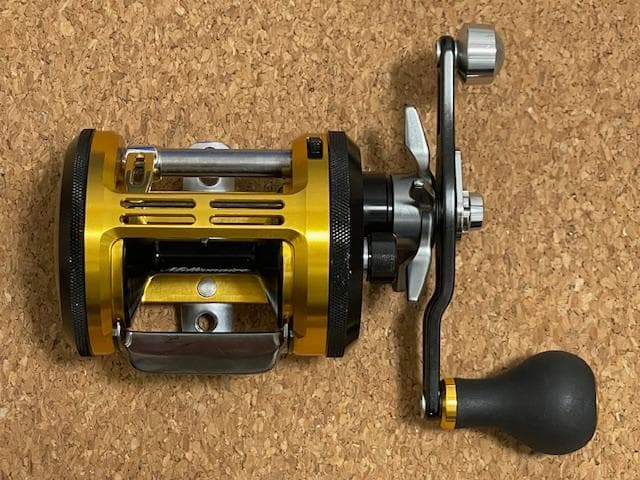 【中古品】 ダイワ ミリオネア カゴ 300