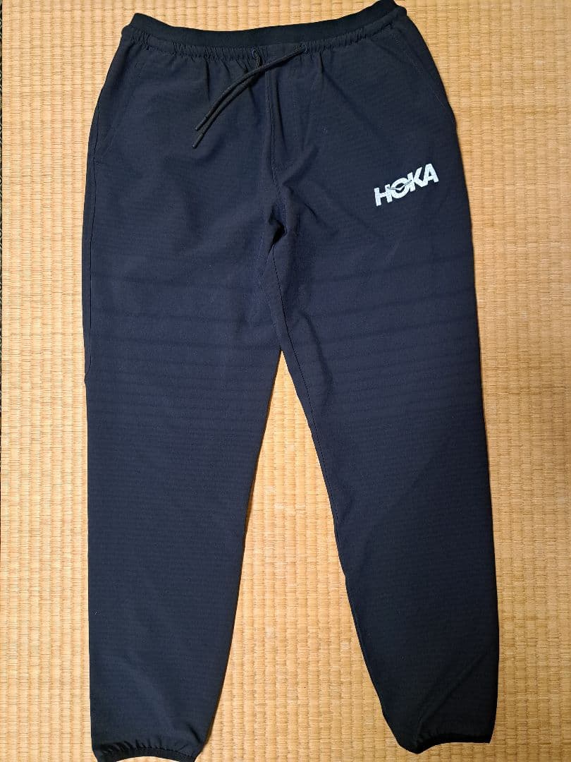 HOKA トレーニングパンツ ブラック