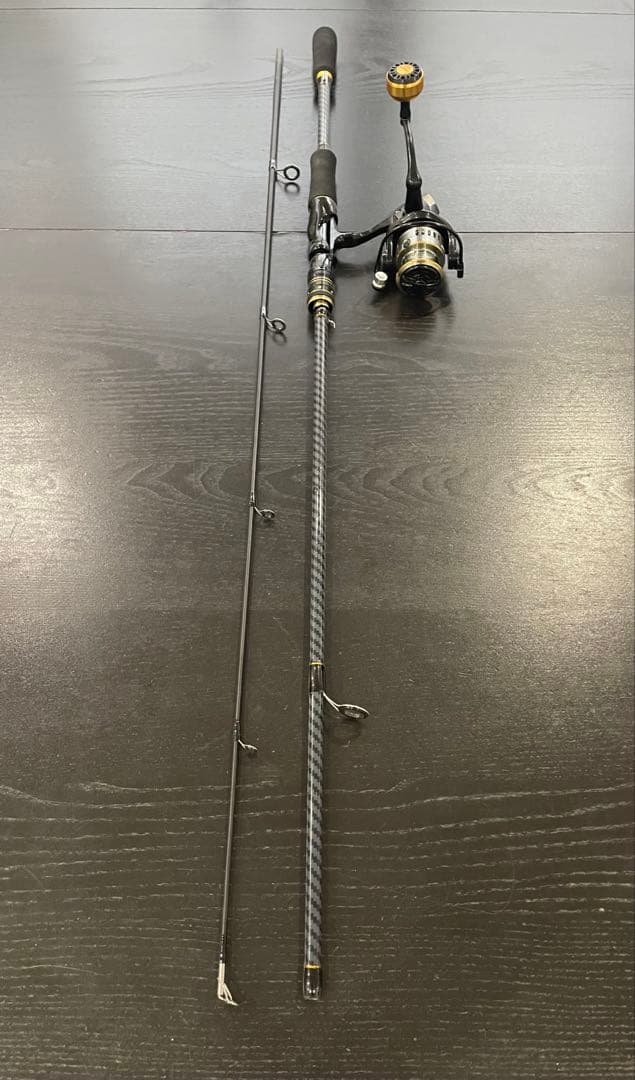 ルアー釣りデビュー2ピーススピニングロッド（180cm)2000番リールライン付