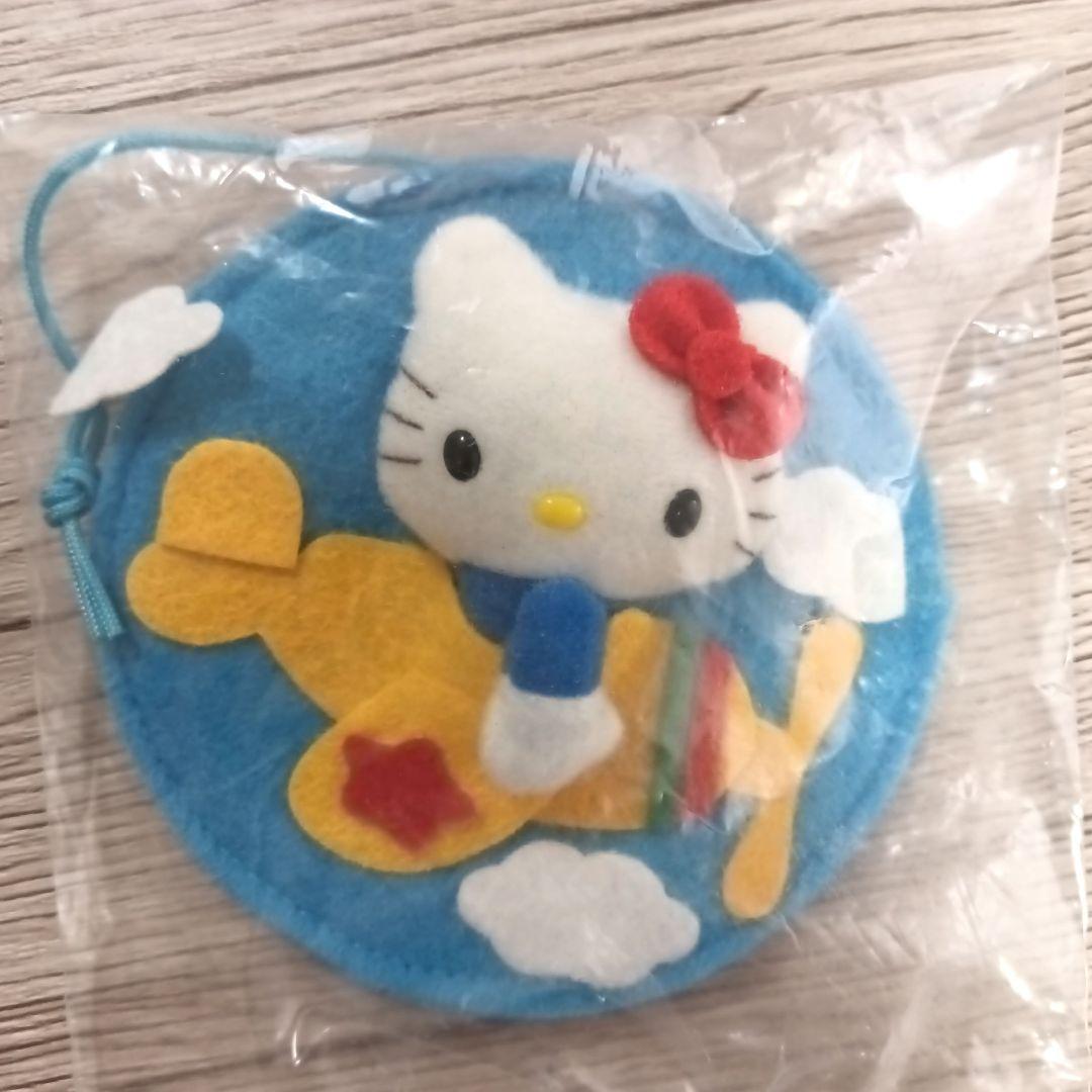 ⭐値下げ⭐サンリオ　ハローキティ 　フェルト製バッジ　希少　2001年⚠️必読