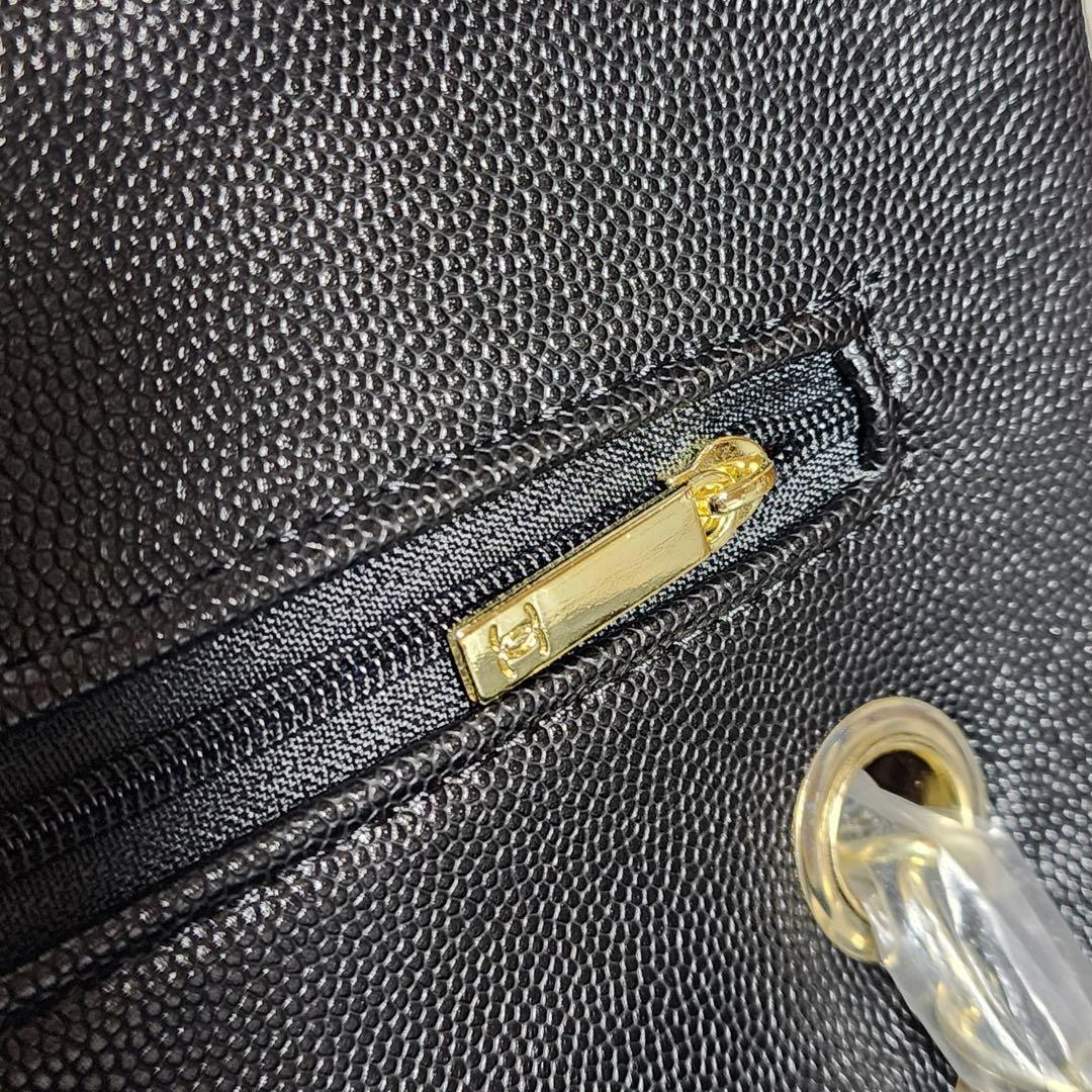 CHANEL　ショルダーバッグ　キャビア　黒　チェーン