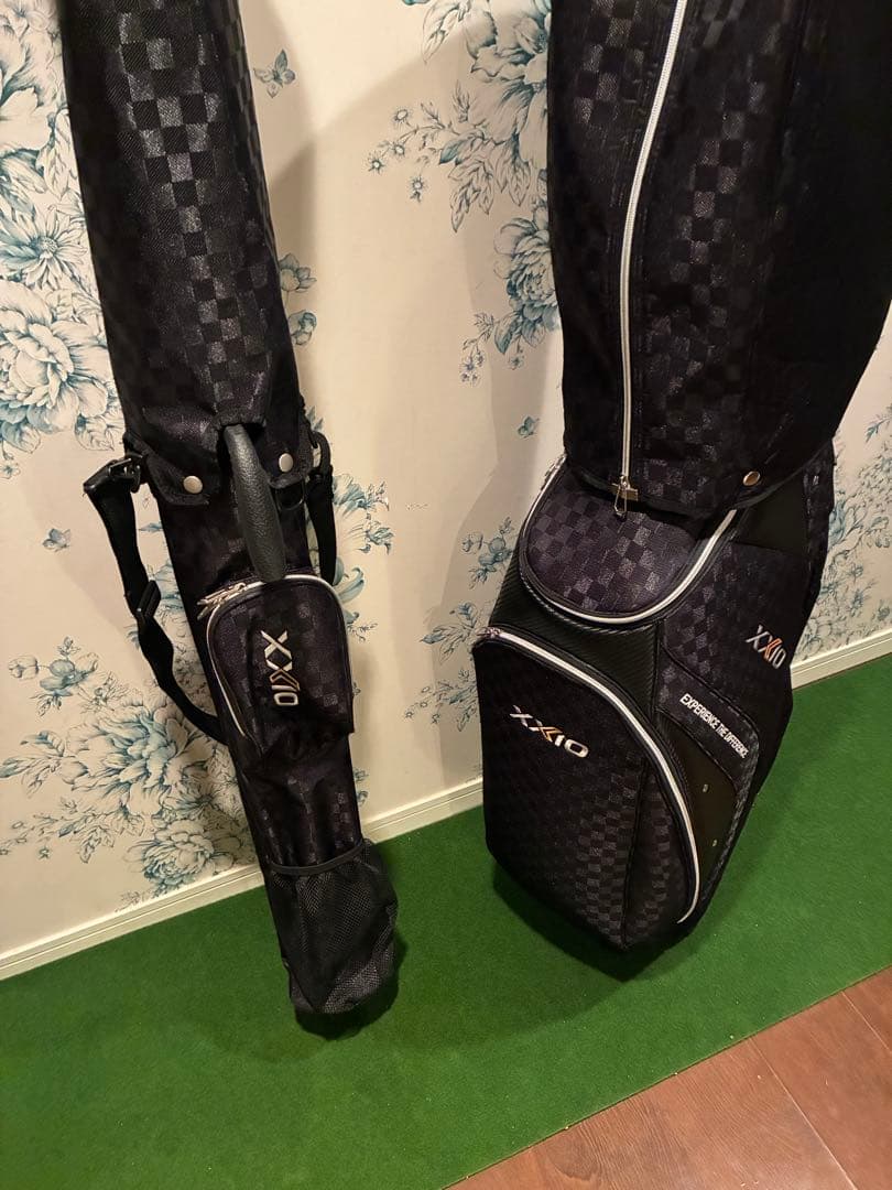 Yoshihiro さん専用XXIO キャディバッグとセルフスタンドバッグセット