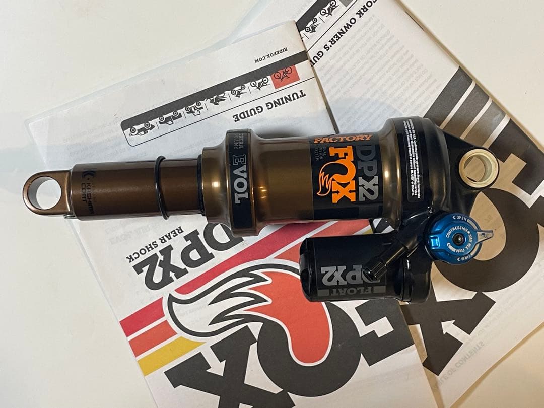 2018 FOX DPX2 リアサスペンション　195×50