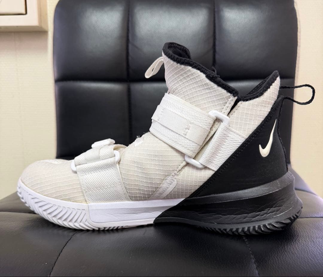 NIKE レブロンソルジャー13 エッセンシャル 白黒 27.0cm