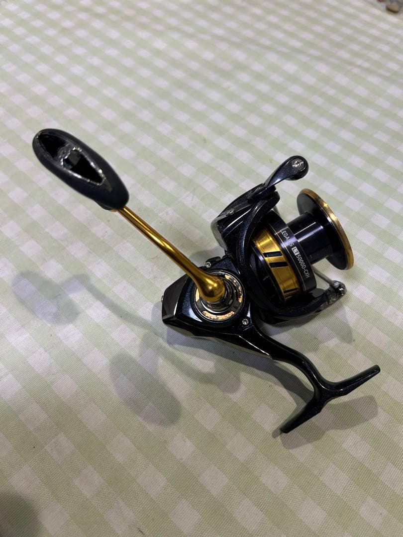 Legalis LT5000D-CXHスピニングリール 黒/金 軽量デザイン