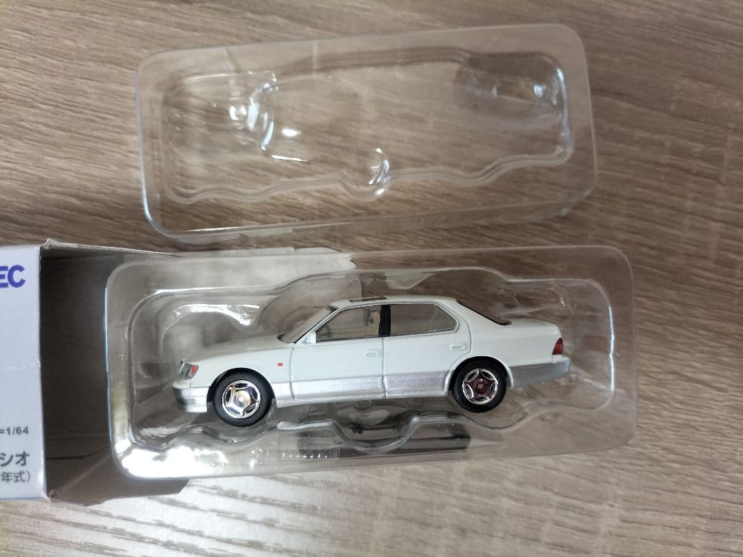 トミカリミテッドヴィンテージネオ　セルシオ　2台セット