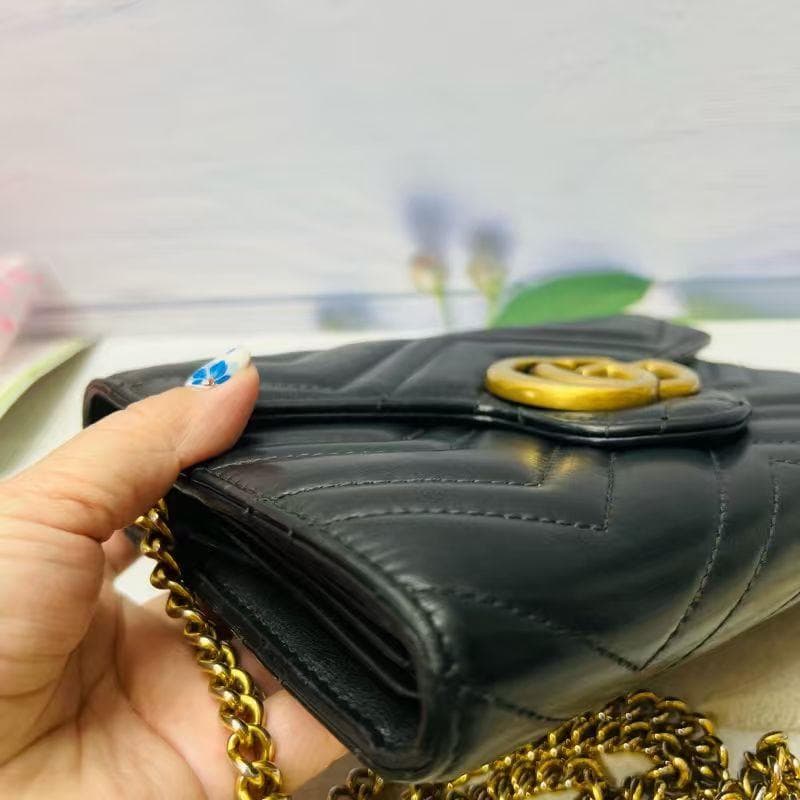 GGロゴ ブラックレザー ショルダーバッグ