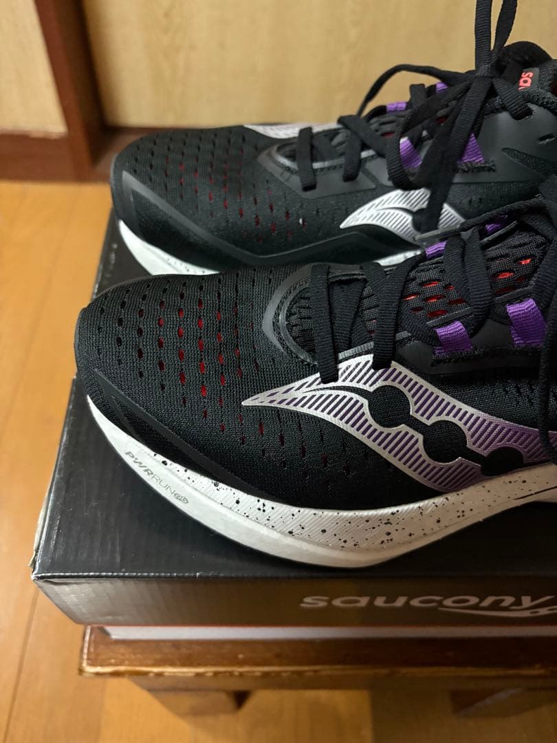 Saucony サッカニー エンドルフィンスピード４　25.5cm 2E