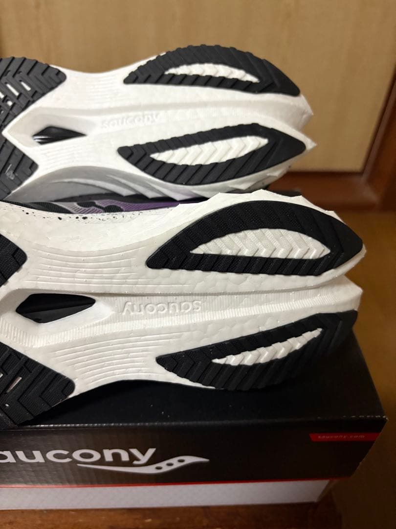 Saucony サッカニー エンドルフィンスピード４　25.5cm 2E