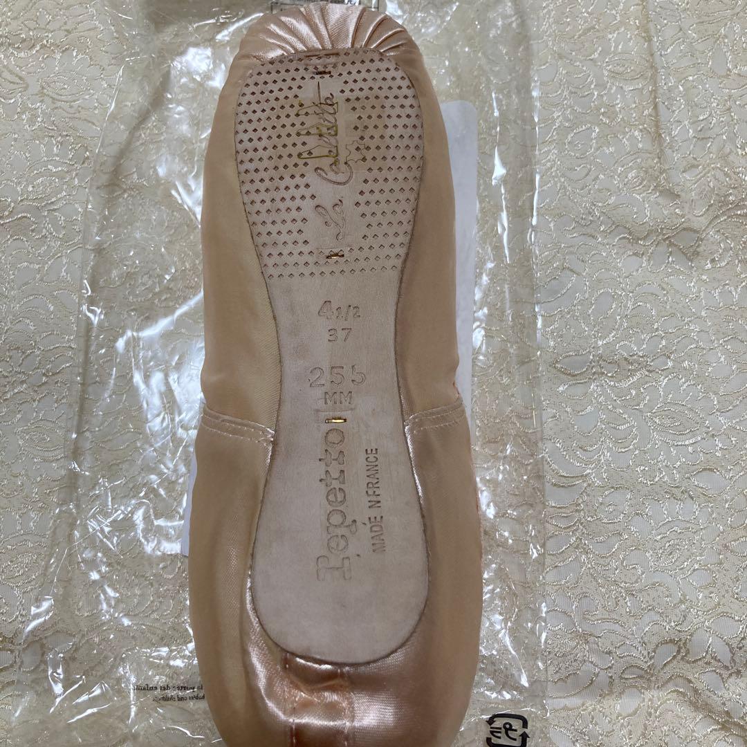 Repettoカルロッタトウシューズ4.5標準幅ピンクベージュ　土日発送可