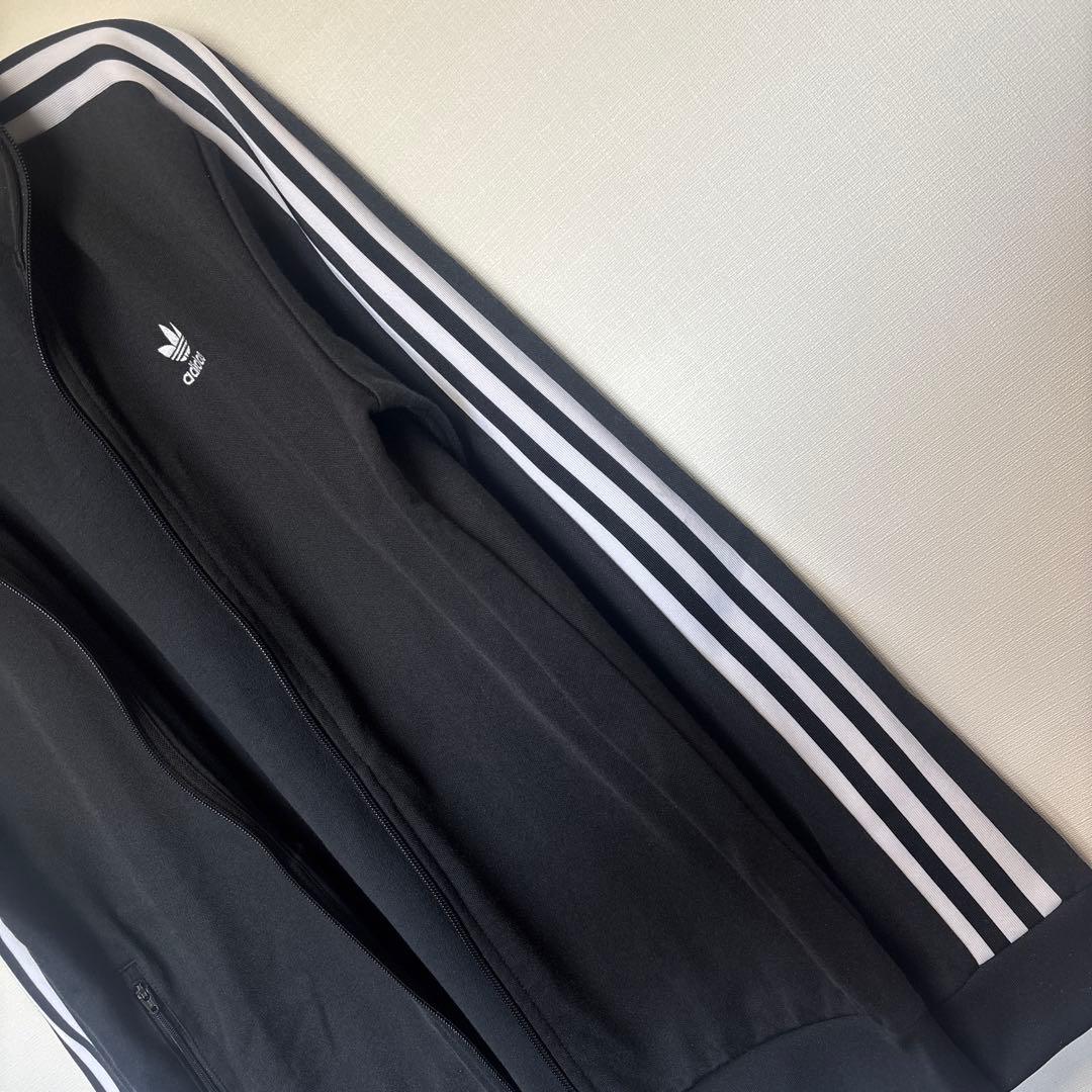 adidas トラックジャケット Mサイズ！ クラシック