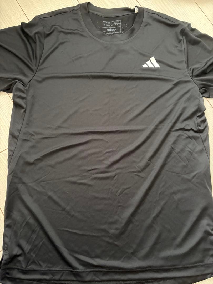 adidas Tシャツとショートパンツセット