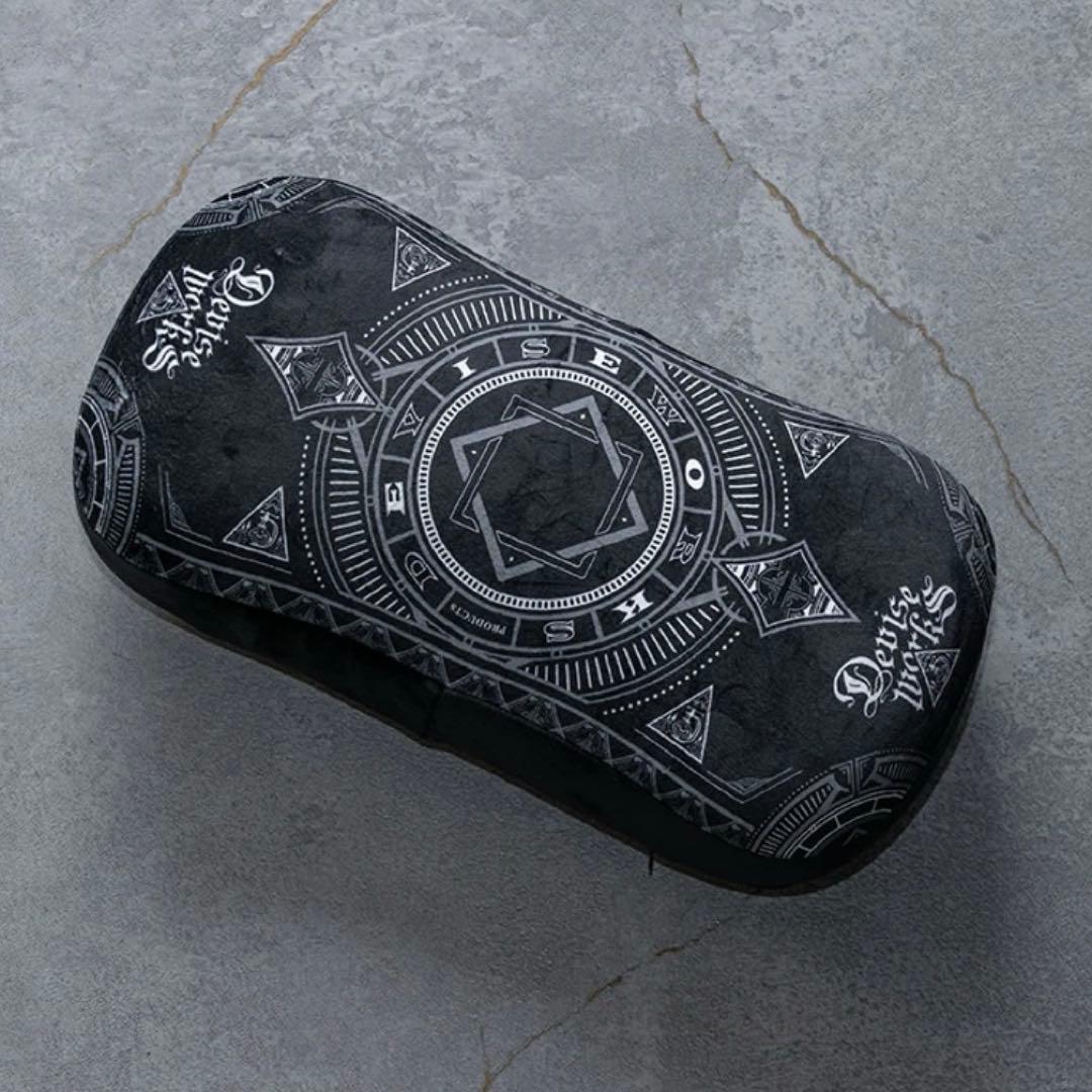 【美品】DEVISE WORKS 黒紋章 MAKURA 枕 デバイスワークス