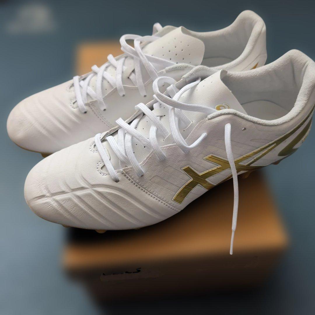 新品未使用　ASICS サッカーシューズ ホワイト/ゴールド　26.5cm