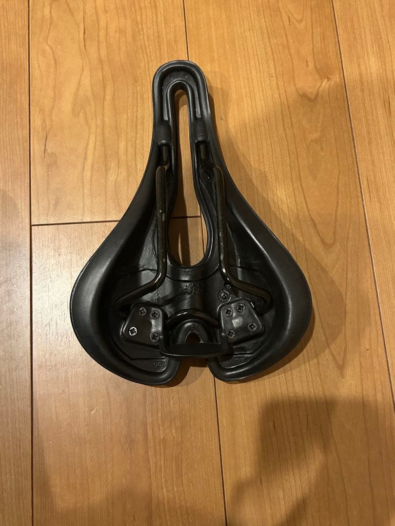 SELLE SMP TRK LARGE ブラックマット TRKLGE03-NE