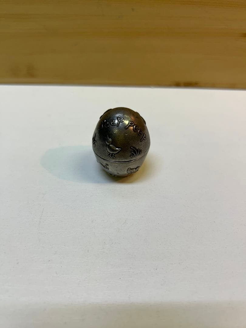 ダンフォースピューターの卵型の銀の小さな小物入れ