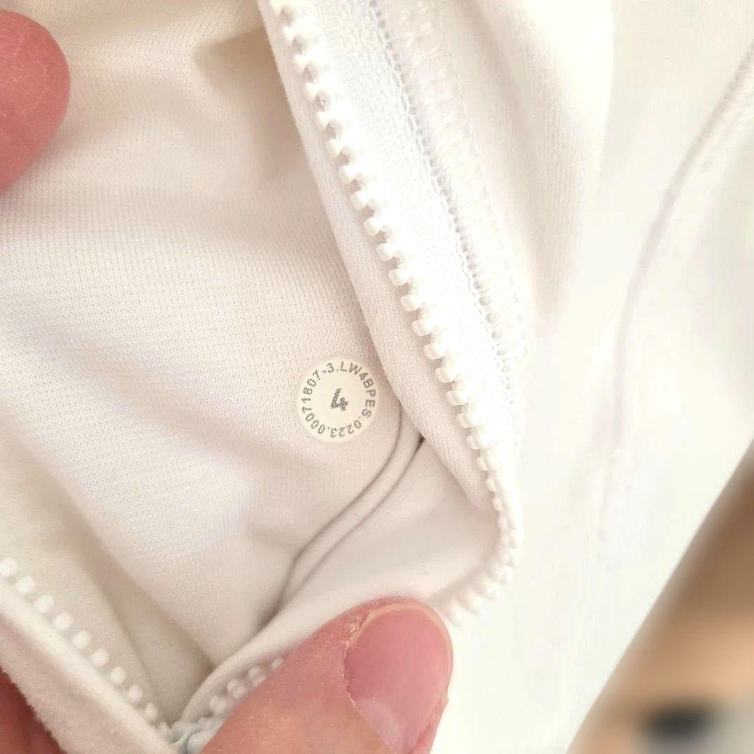 な*ぁ様 ルルレモン　Defineジャケット　Nulu 4 オフホワイト