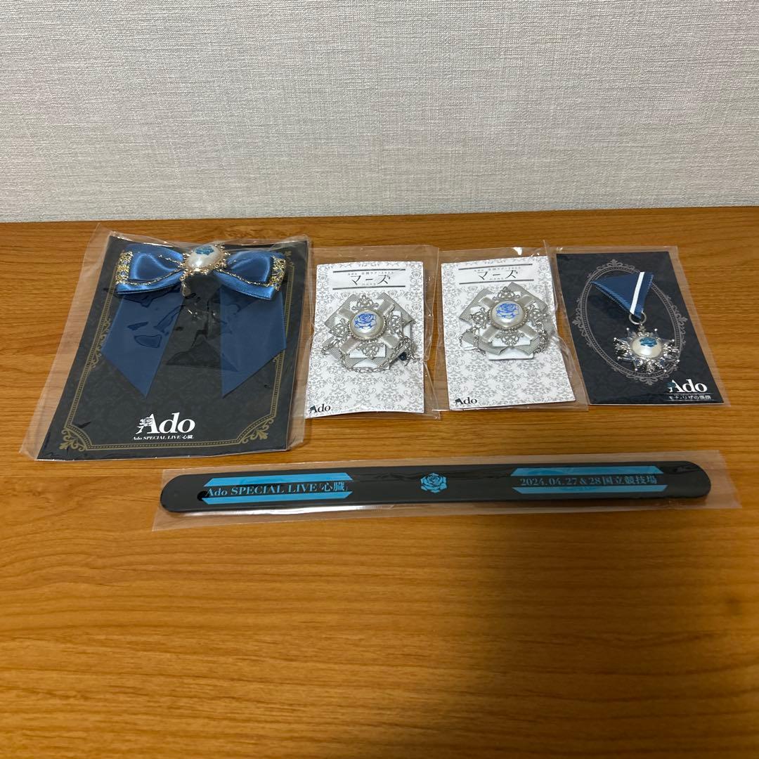 Ado ツアーVIP特典バッジ 銀テープセット