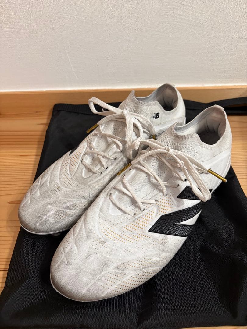 New Balance TSKELA ホワイト サッカーシューズ