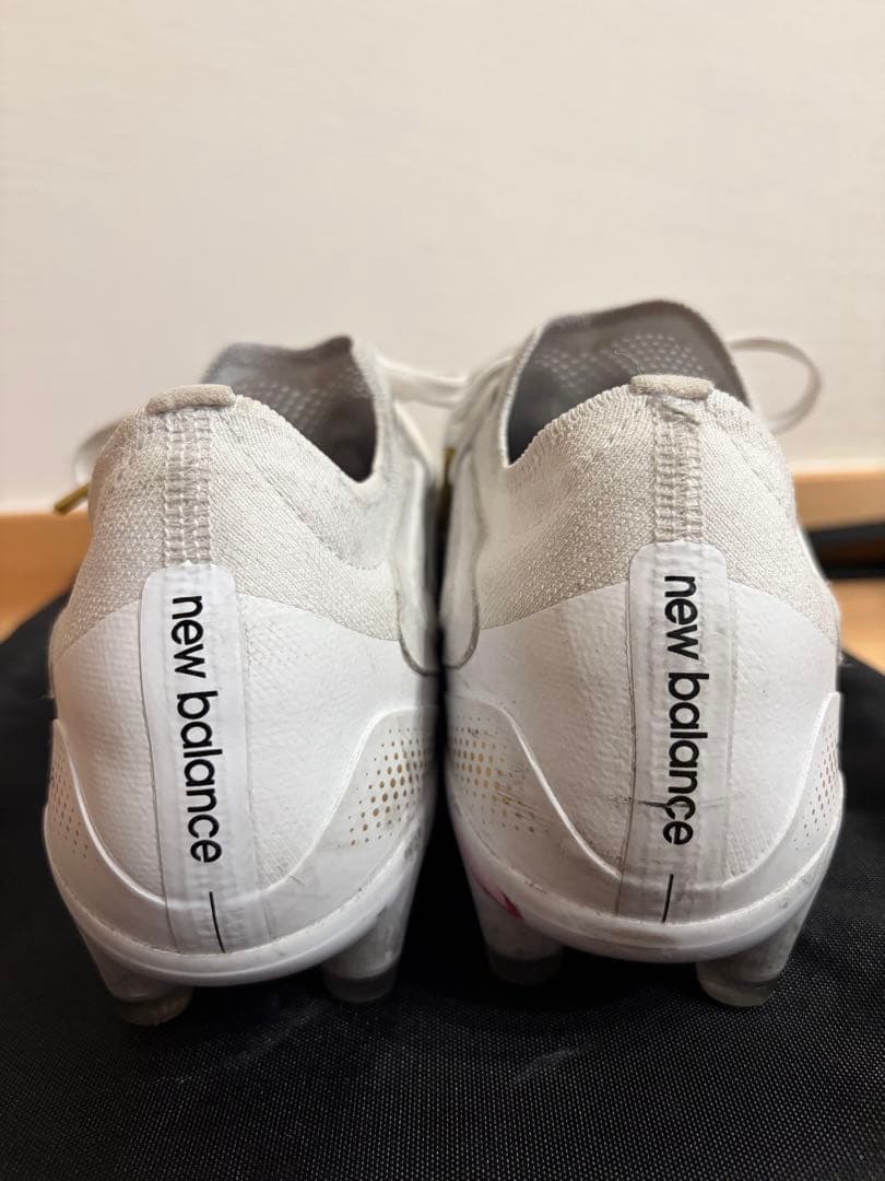 New Balance TSKELA ホワイト サッカーシューズ