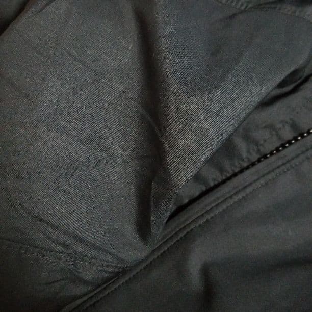 UNDER ARMOUR　ウインドブレーカー