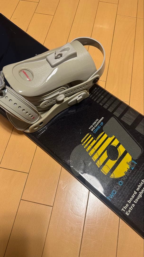 TWO B ONE ストラップ式バインディング付きスノーボード