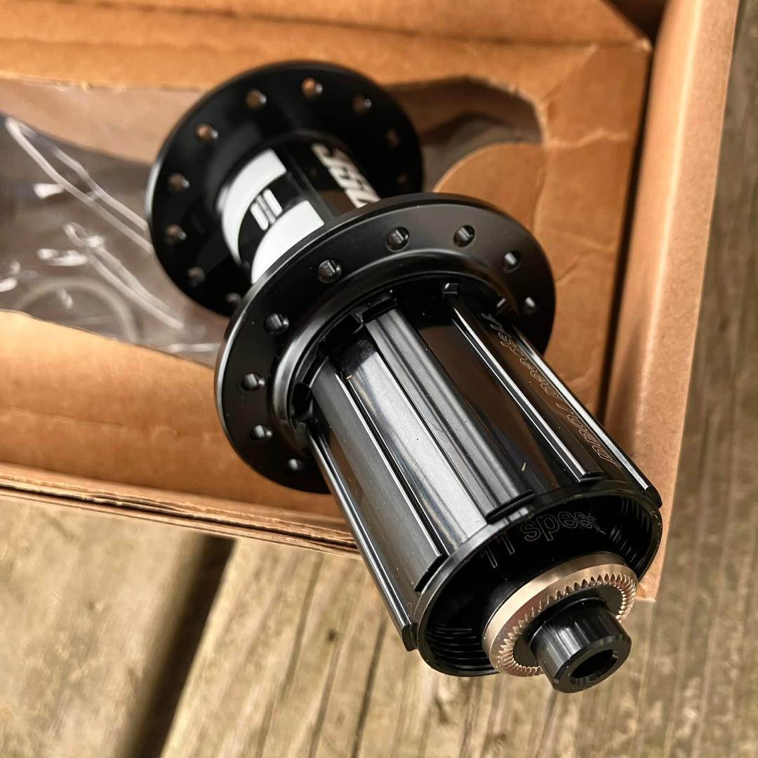 DT Swiss 350 11speed road リアハブ　２８H