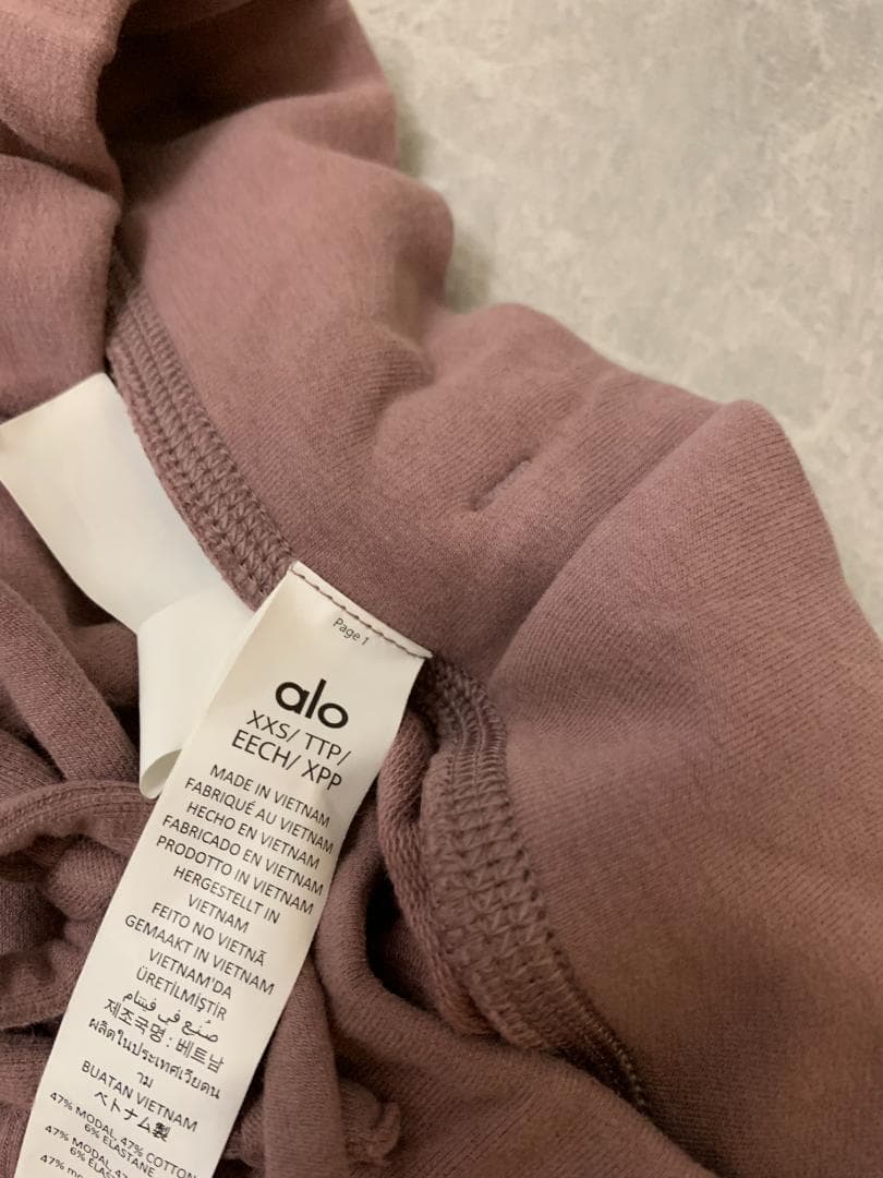 alo YOGA スウェイブーツカット スウェットパンツ