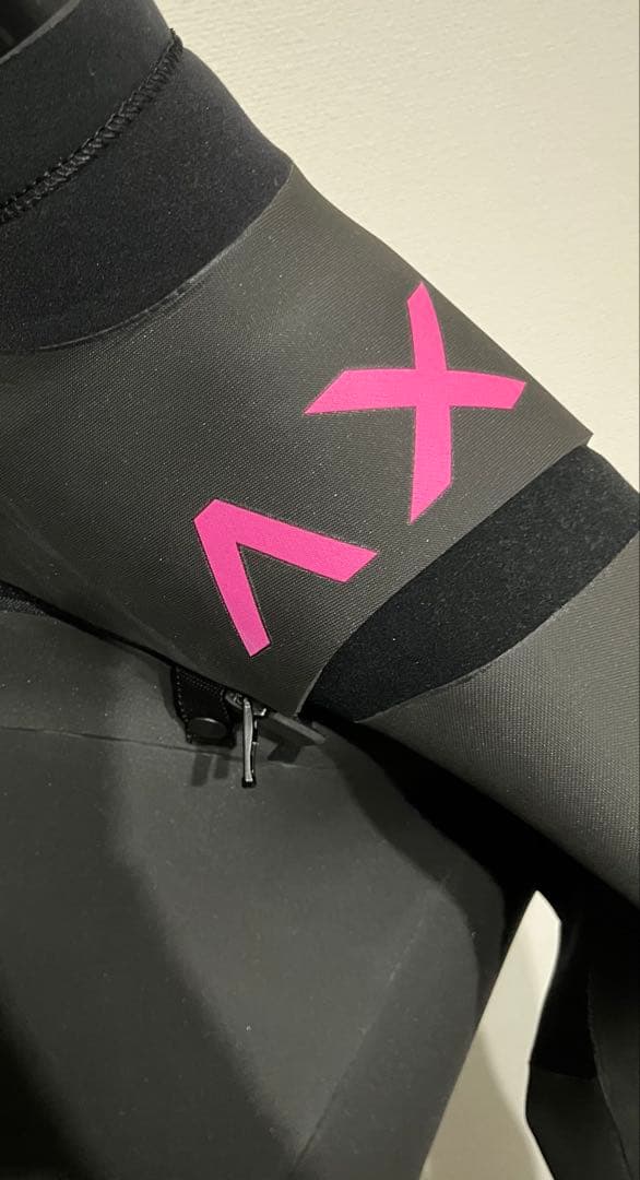 ほぼ新品！AXXE（アックス）セミドライウェットスーツ ブラック/グレー