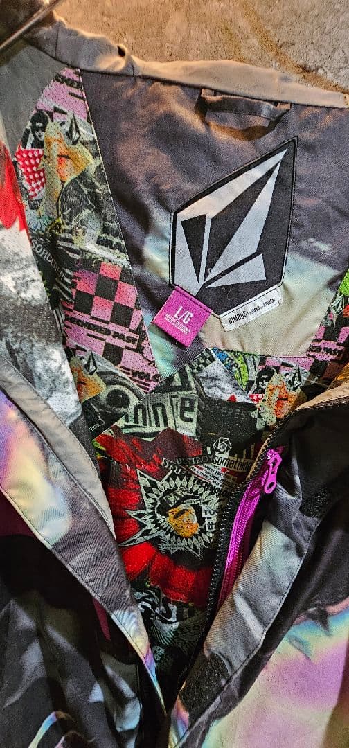 ✨上下セットアップ✨ VOLCOM　ボルコム　スノボウェア　虹色 総柄　L〜XL