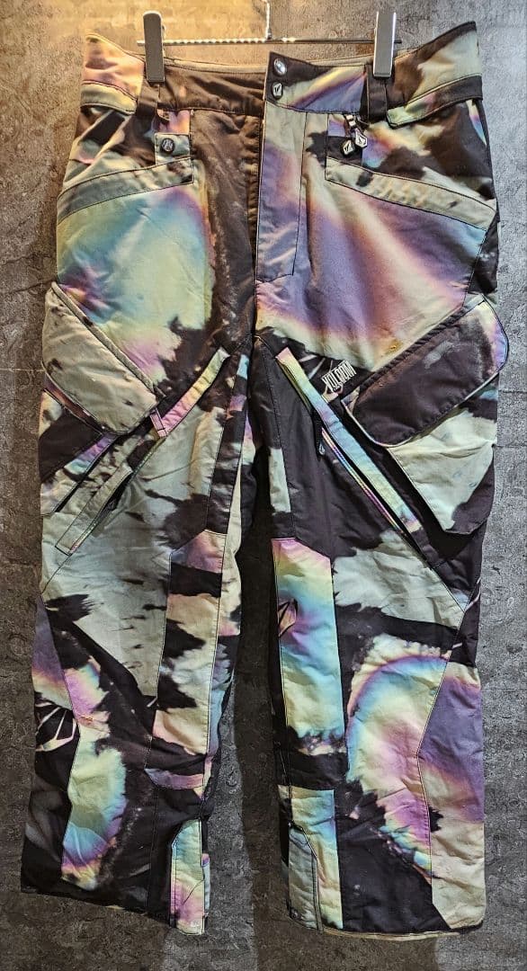 ✨上下セットアップ✨ VOLCOM　ボルコム　スノボウェア　虹色 総柄　L〜XL