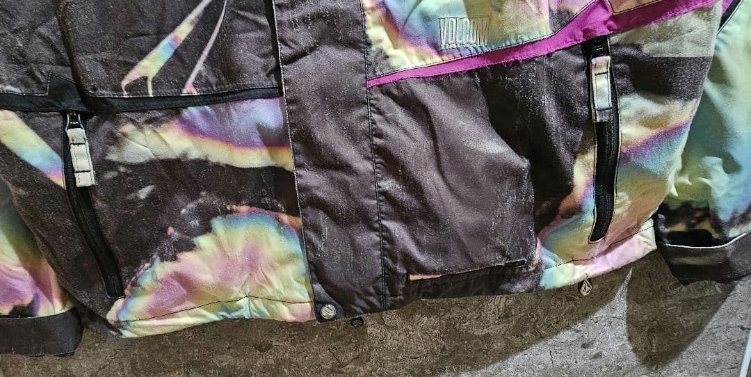 ✨上下セットアップ✨ VOLCOM　ボルコム　スノボウェア　虹色 総柄　L〜XL