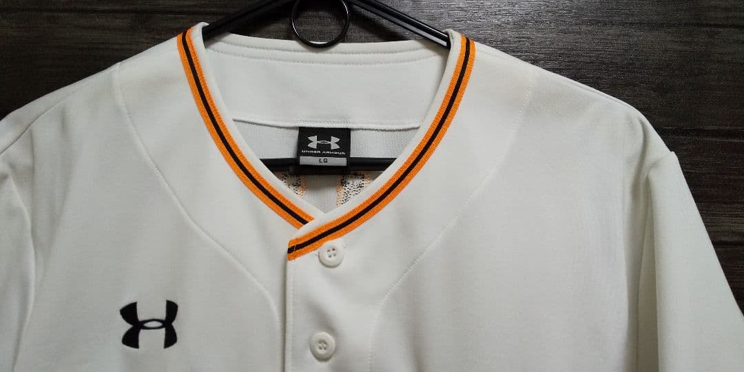 UNDER ARMOUR　LGサイズ　巨人　坂本勇人選手　ユニフォーム