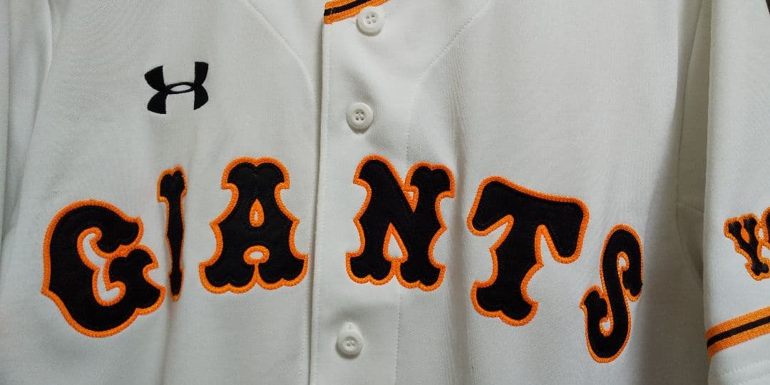 UNDER ARMOUR　LGサイズ　巨人　坂本勇人選手　ユニフォーム