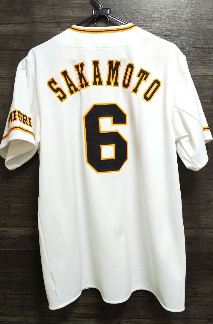 UNDER ARMOUR　LGサイズ　巨人　坂本勇人選手　ユニフォーム