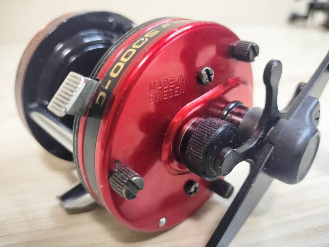 アブガルシア　アンバサダー5000C　ビンテージ　リール abu 　レッド