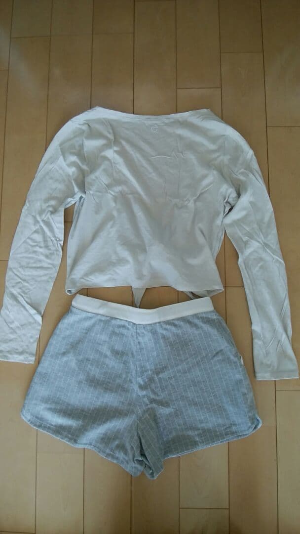 ［美品、再お値下げ品］suria（スリア）ヨガウェア上下セット