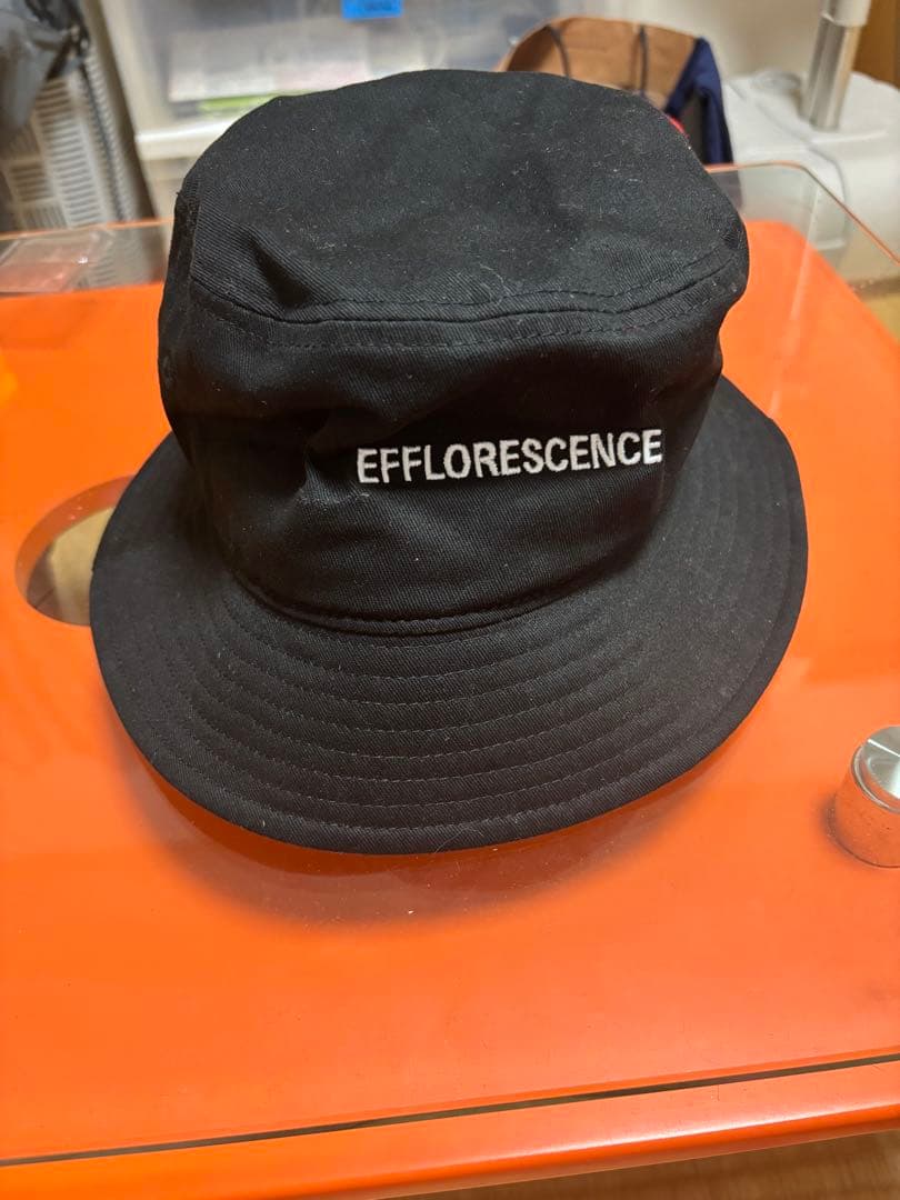 EFFLORESCENCE ブラックサングラス ケース付き。 帽子のセット。