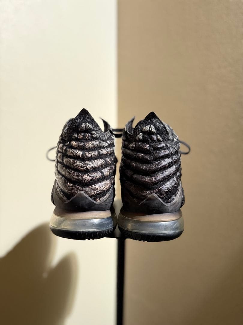 NIKE LEBRONバスケットボールシューズ ブラック/グレー