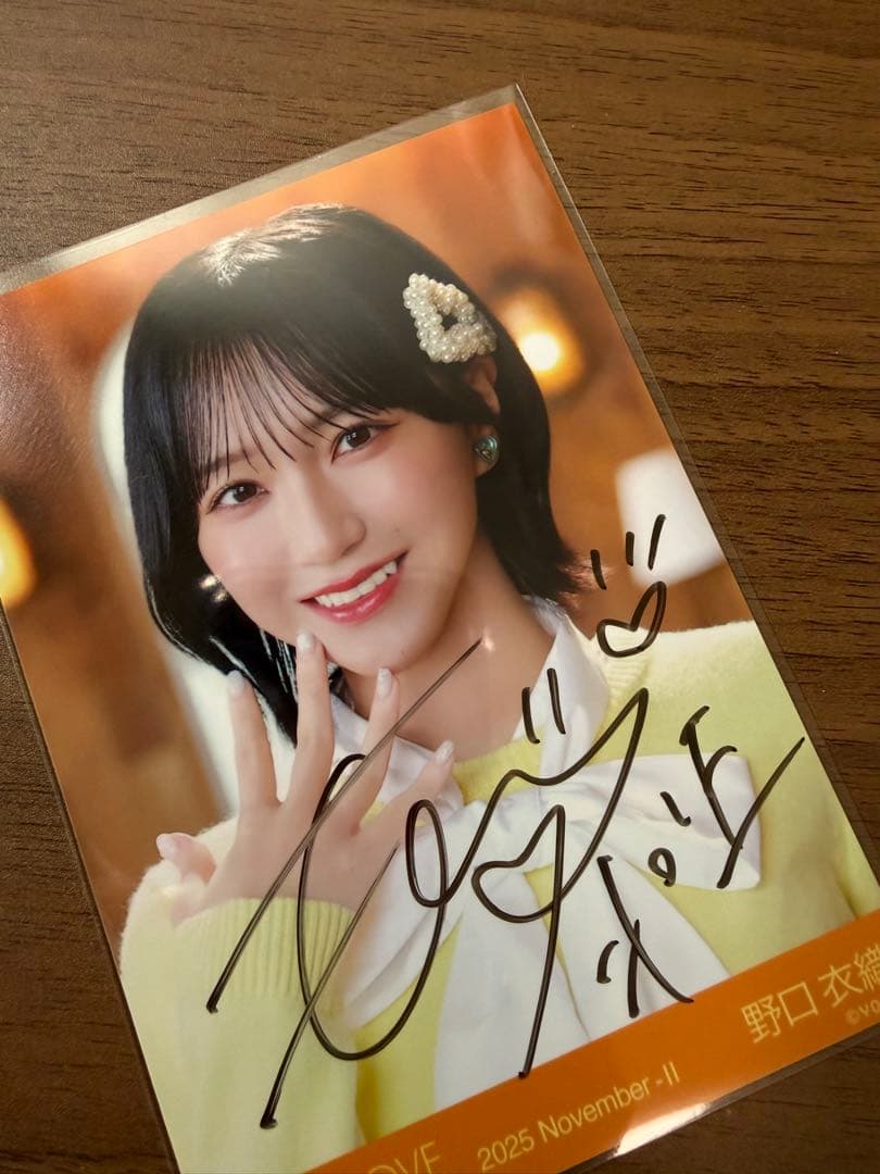 ＝LOVE 野口衣織 直筆サイン入り生写真 木漏れ日メゾフォルテ