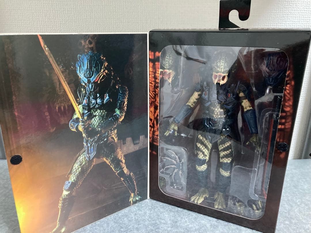 ネカ　NECA アーマドロスト　プレデター　プレデター2