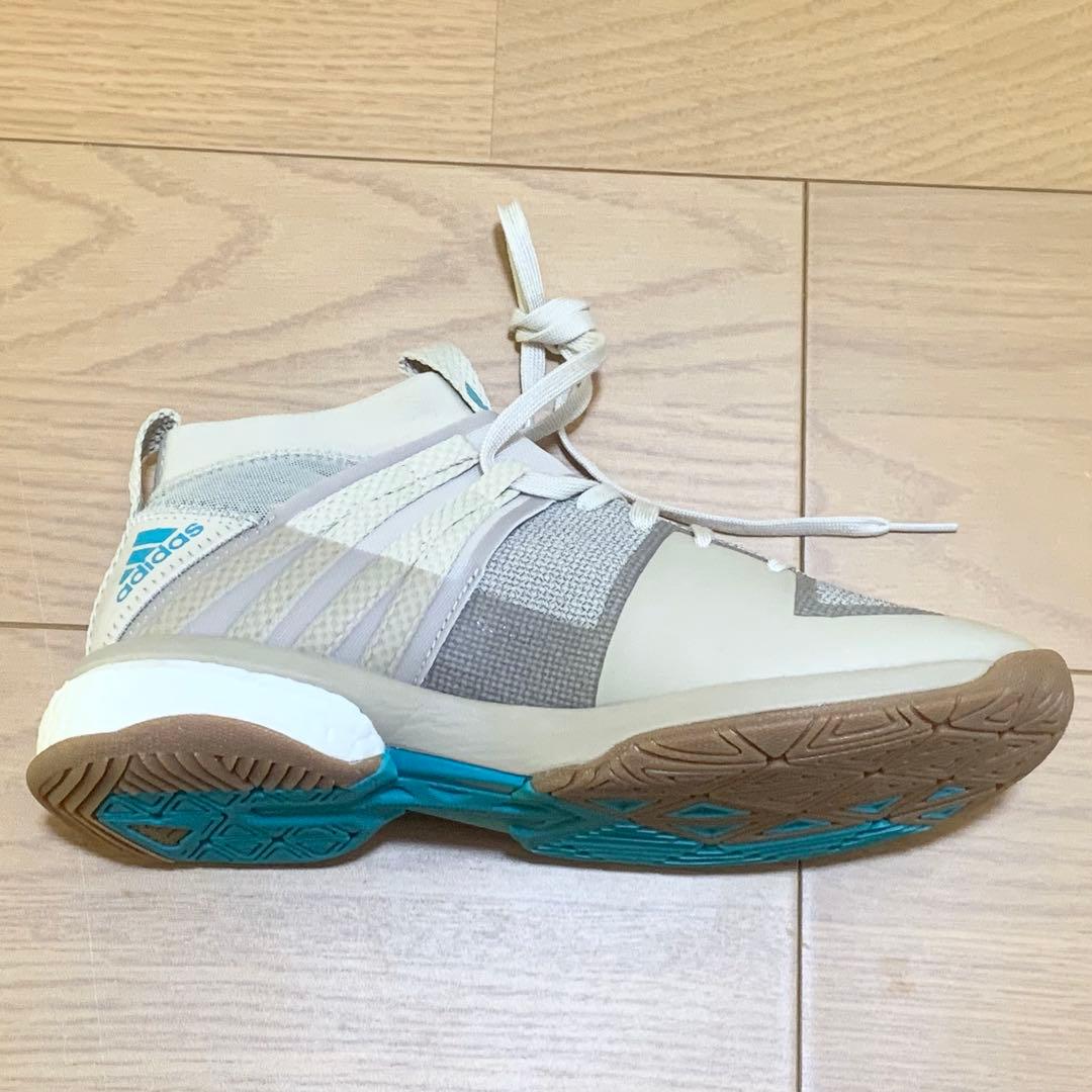 adidas Wucht P8.1 バドミントンシューズ 24.0cm