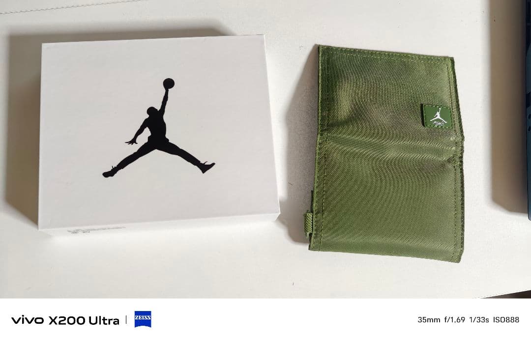 ナイキ ジョーダン 三つ折り財布 カーキ 箱付き Jordan Wallet