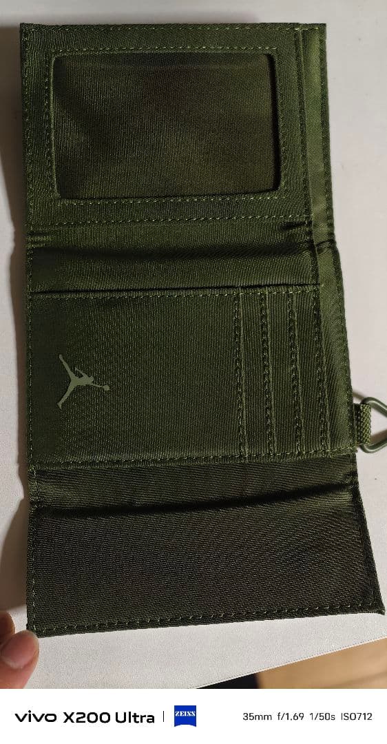 ナイキ ジョーダン 三つ折り財布 カーキ 箱付き Jordan Wallet
