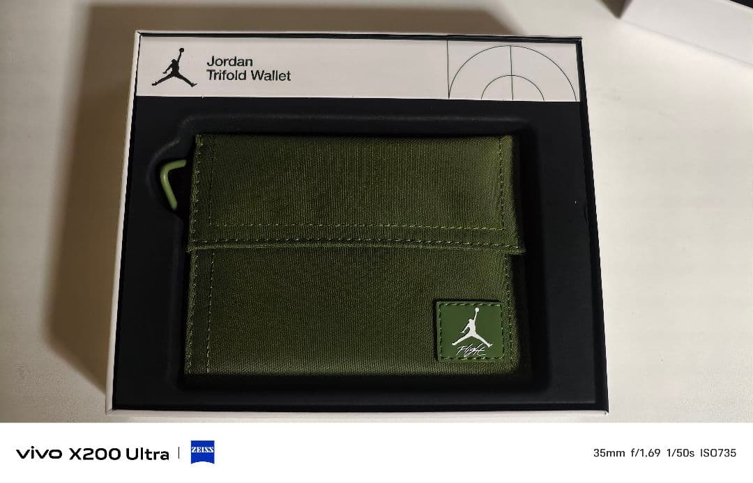 ナイキ ジョーダン 三つ折り財布 カーキ 箱付き Jordan Wallet